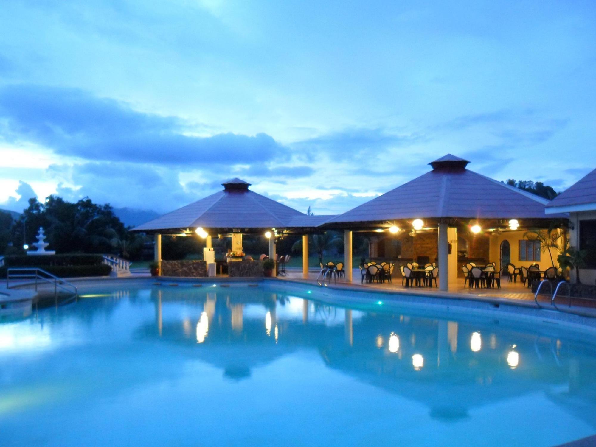 Subic Waterfront Resort And Hotel Esterno foto