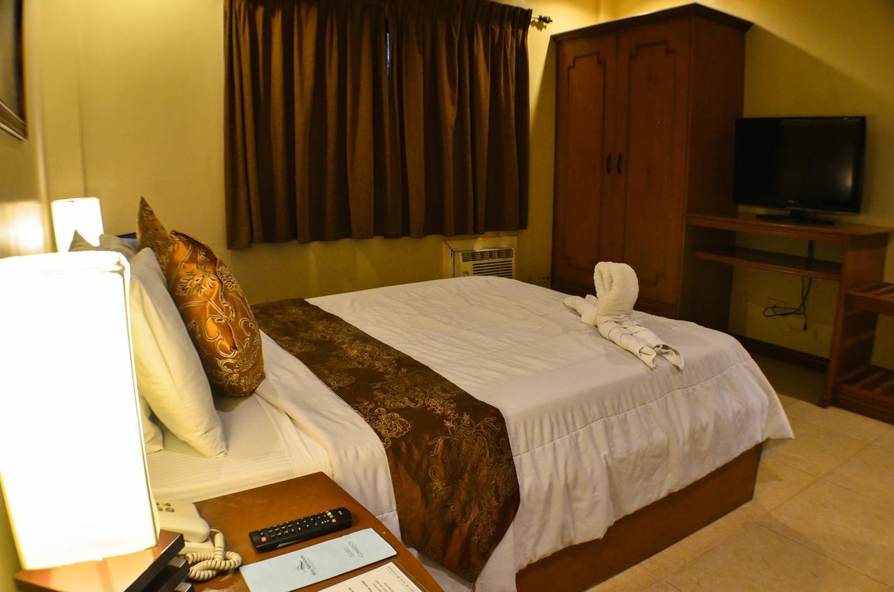 Subic Waterfront Resort And Hotel Esterno foto