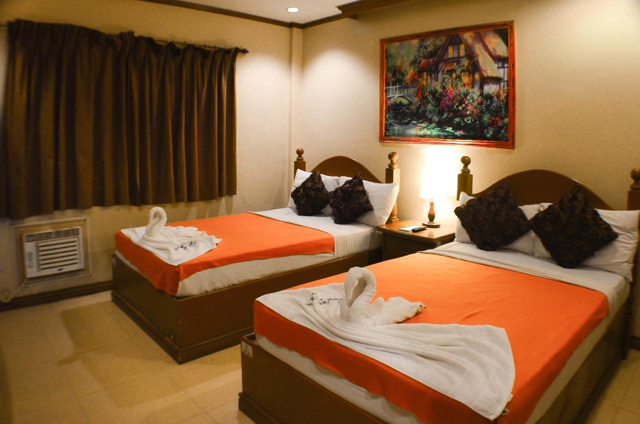 Subic Waterfront Resort And Hotel Esterno foto