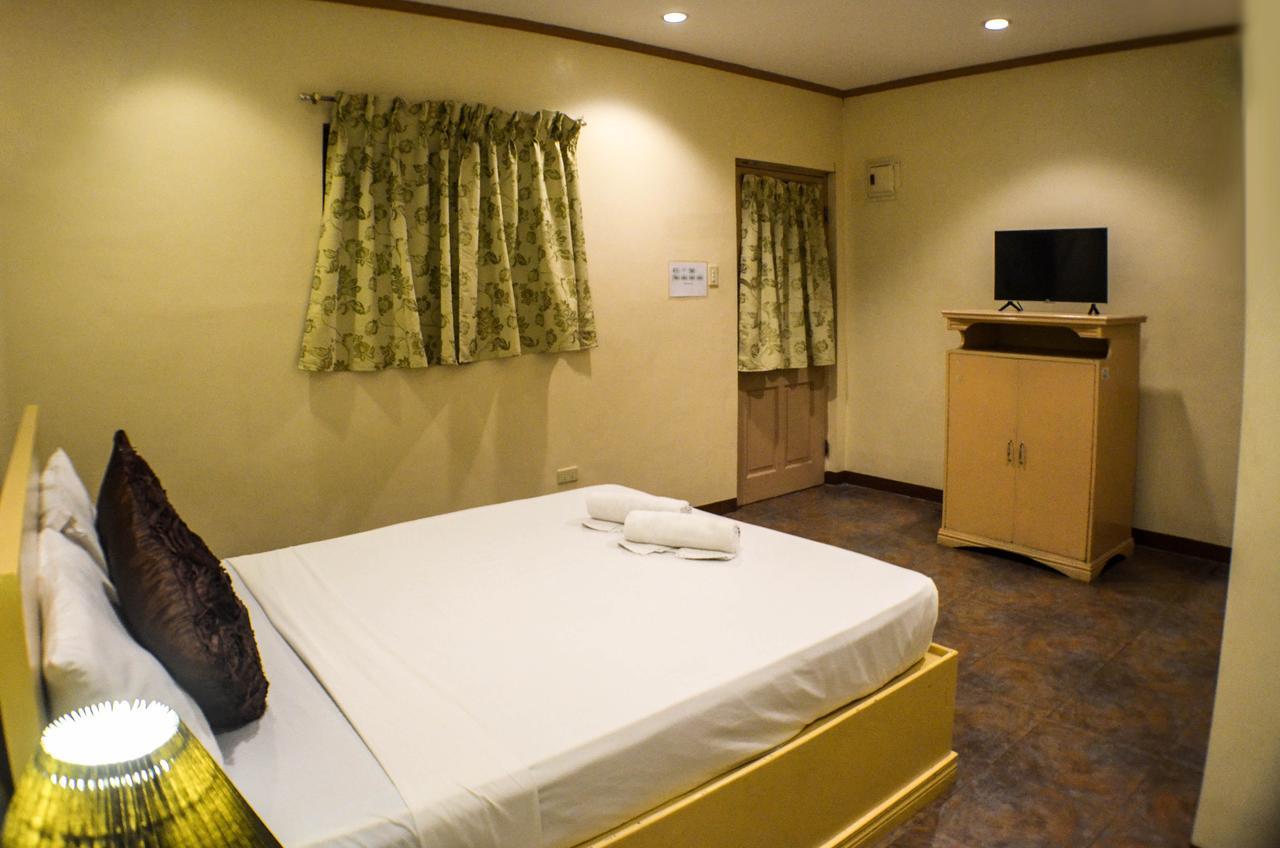 Subic Waterfront Resort And Hotel Esterno foto