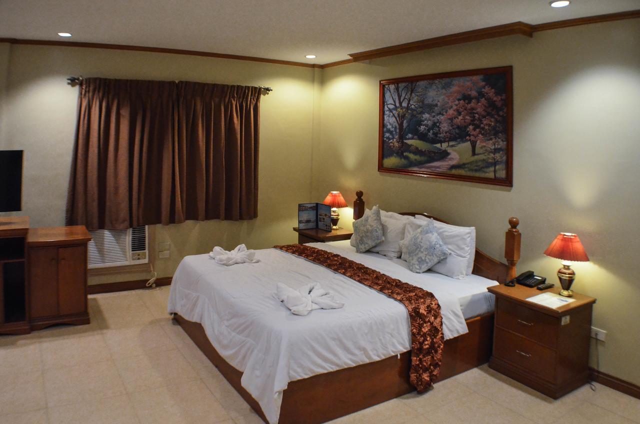 Subic Waterfront Resort And Hotel Esterno foto