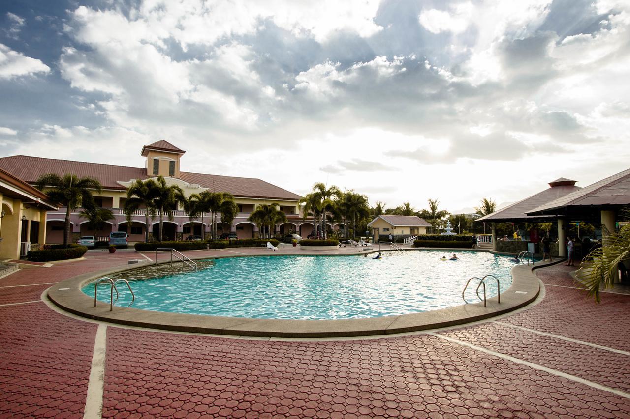 Subic Waterfront Resort And Hotel Esterno foto
