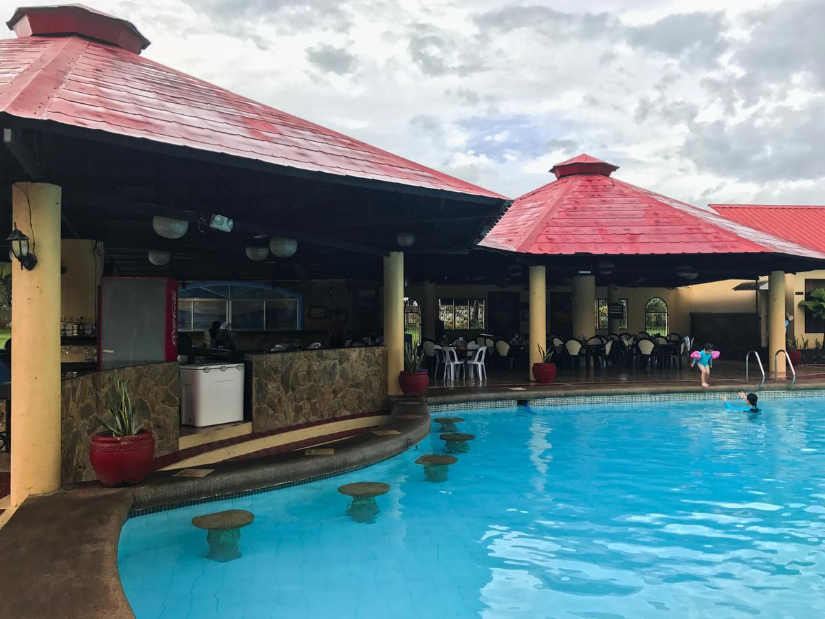 Subic Waterfront Resort And Hotel Esterno foto