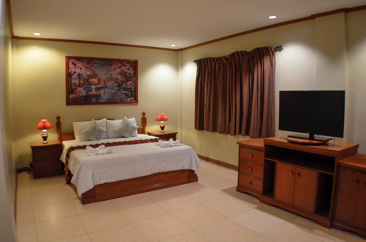 Subic Waterfront Resort And Hotel Esterno foto