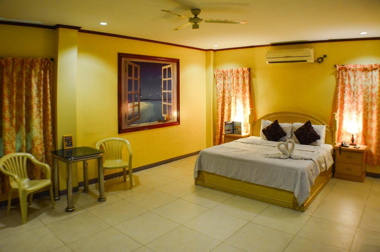 Subic Waterfront Resort And Hotel Esterno foto