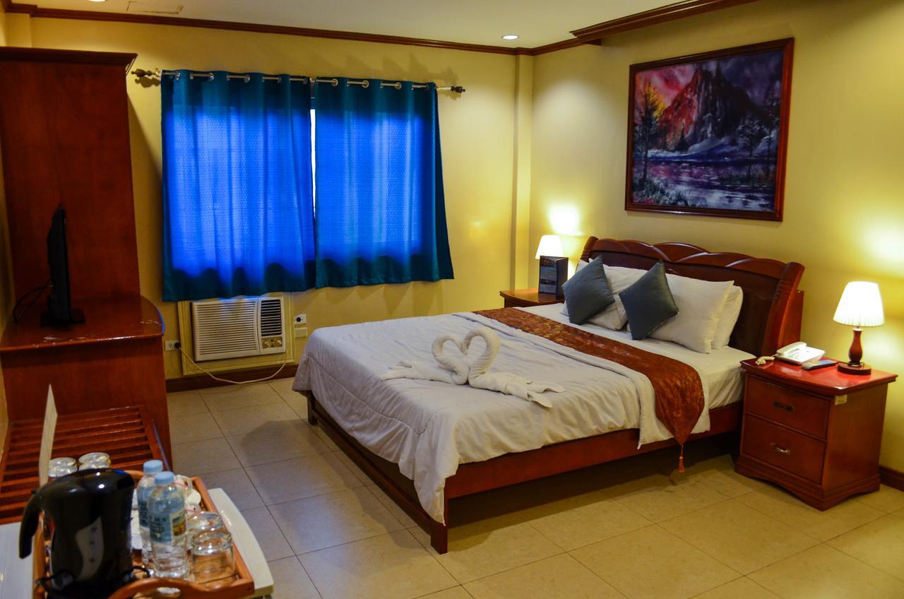 Subic Waterfront Resort And Hotel Esterno foto