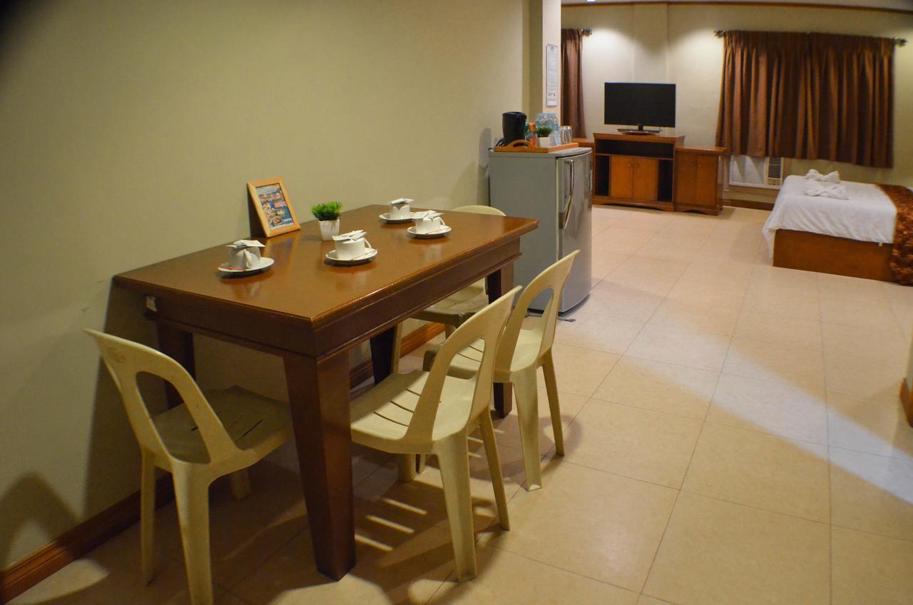 Subic Waterfront Resort And Hotel Esterno foto