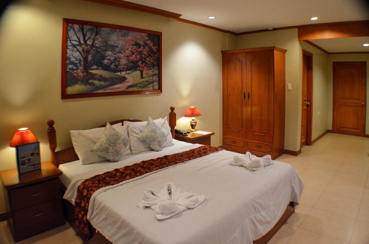 Subic Waterfront Resort And Hotel Esterno foto