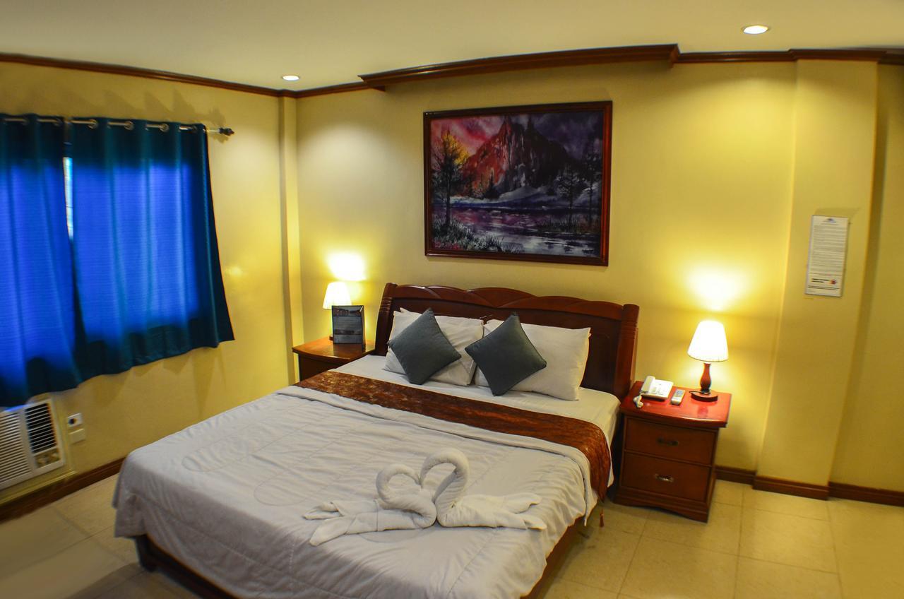 Subic Waterfront Resort And Hotel Esterno foto
