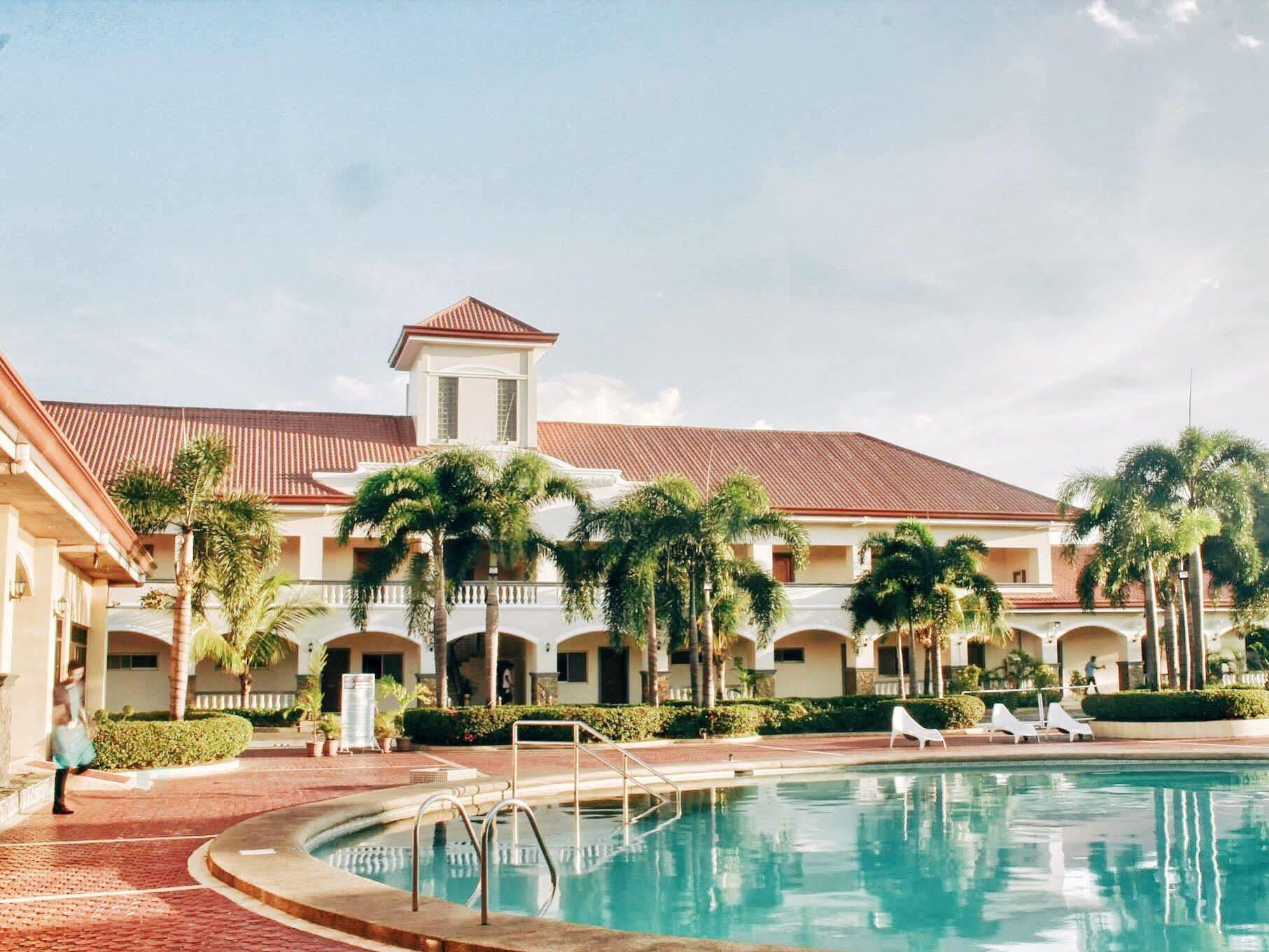 Subic Waterfront Resort And Hotel Esterno foto