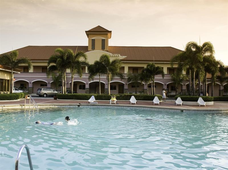 Subic Waterfront Resort And Hotel Esterno foto